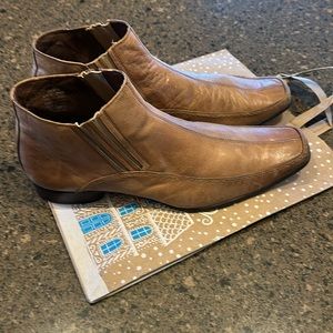 Kenneth Cole High Note leather short boot, size 15